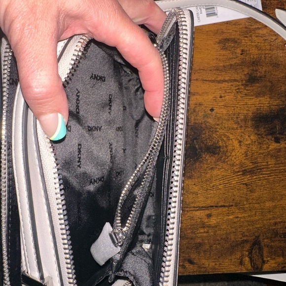 DKNY soft-White leather Carter Camera Bag - Picture 5 of 9